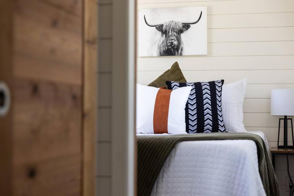 New! The Texas Longhorn-Luxury Container Home Fredericksburg Exterior photo